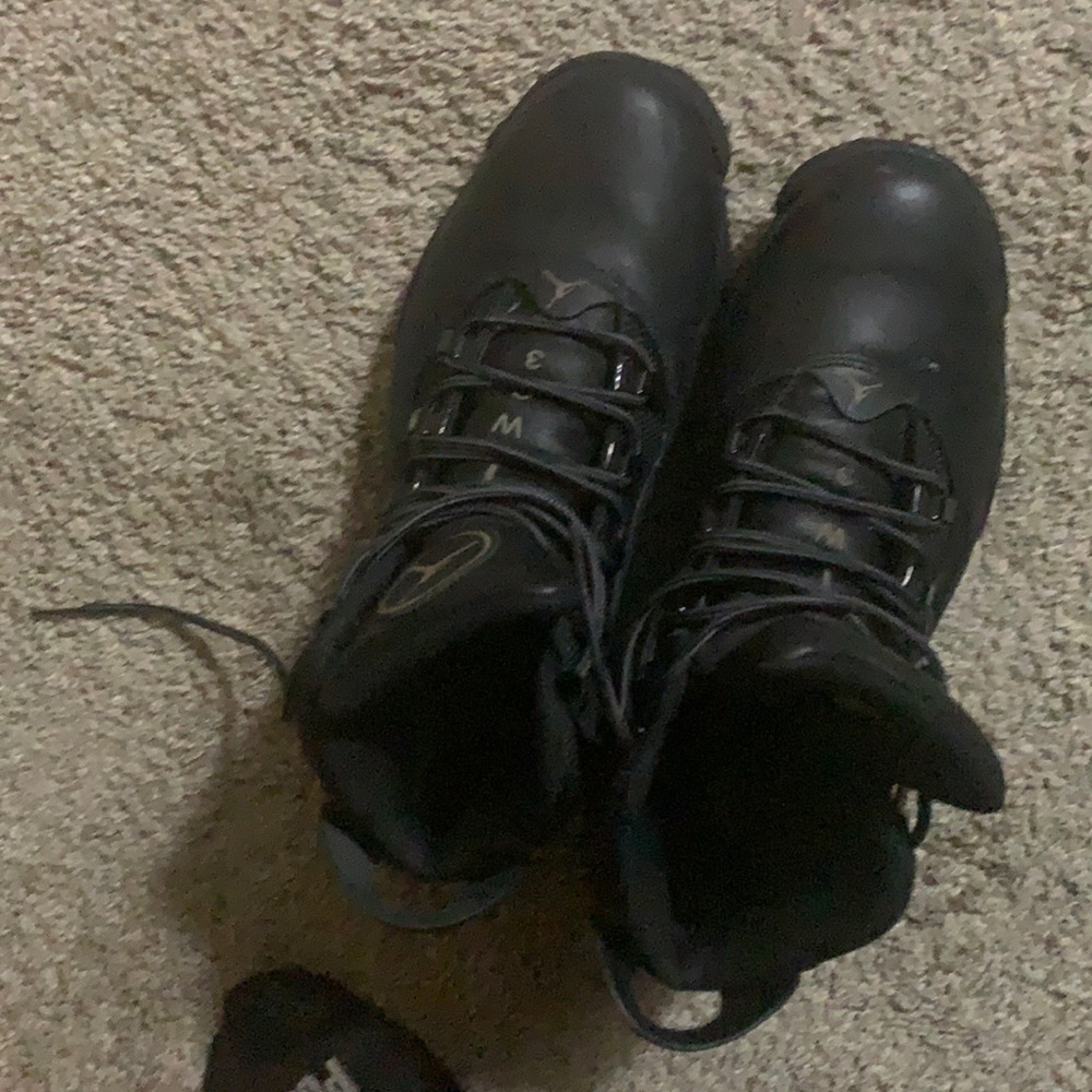 12s Jordan. Come with the box
